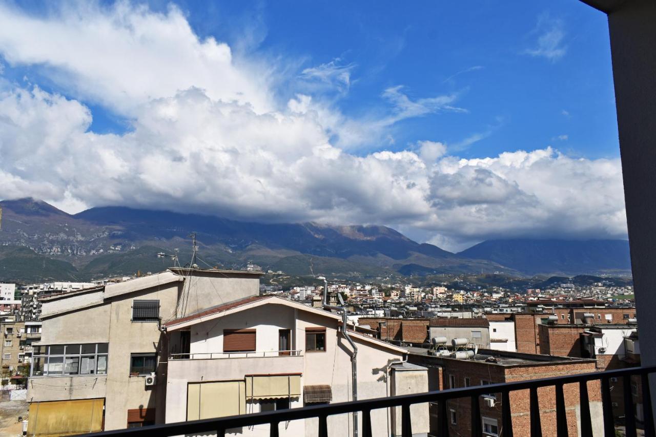 Vibrant Apartment Tirana Bagian luar foto